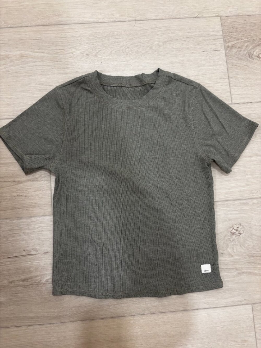 Vuori Pose Fitted Tee